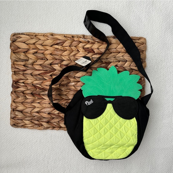 PINK Pineapple Cooler Bag - Picture 1 of 5